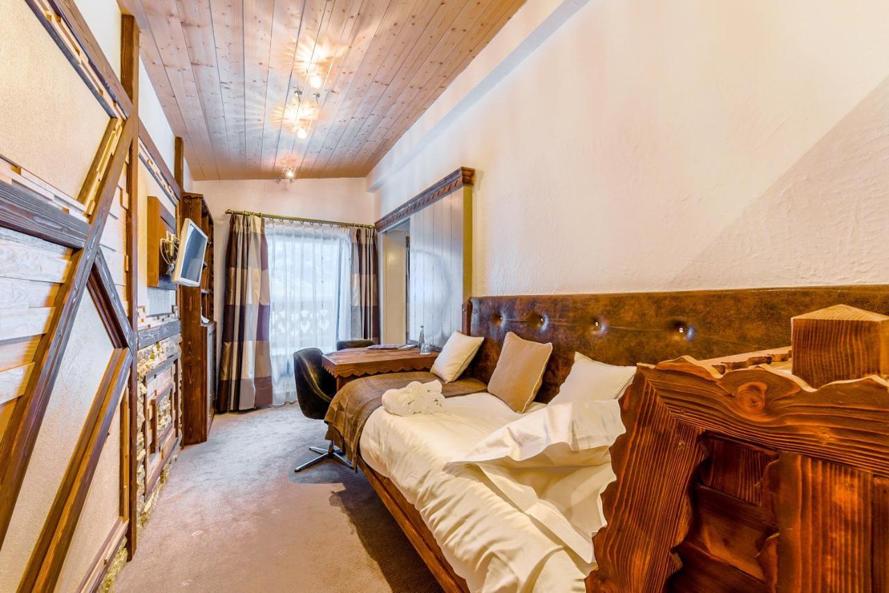 Hotel Les Sherpas Courchevel Exterior foto